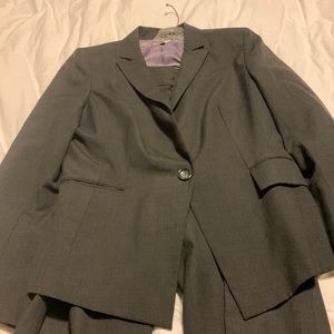 Women’s gray 2 piece pant suit